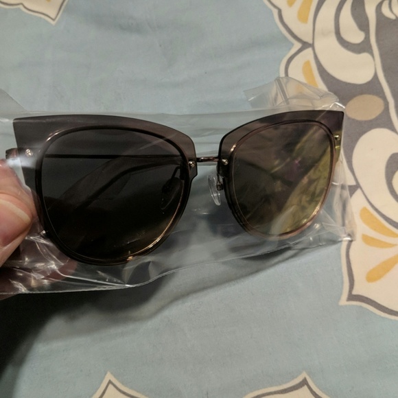 DIFF x Demi Lovato 50mm Rimless Cat Eye Sunglasses - Picture 5 of 7